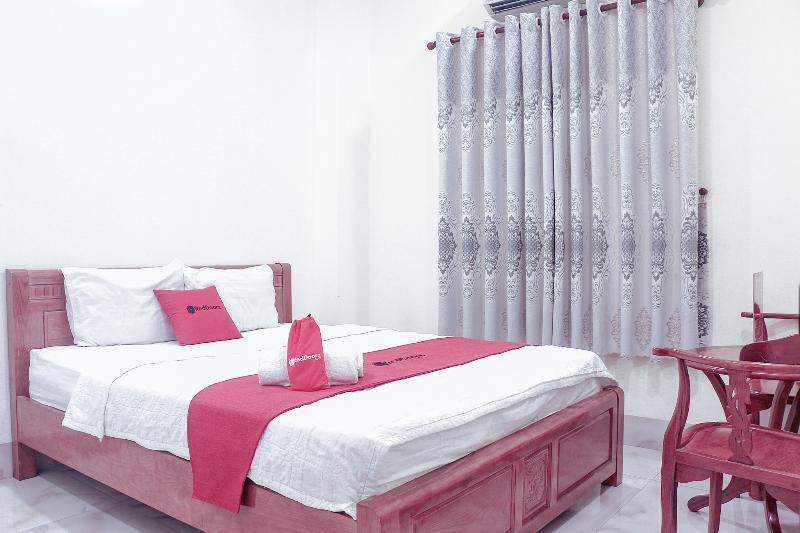 Khách sạn Reddoorz Plus @ Dong Den Street