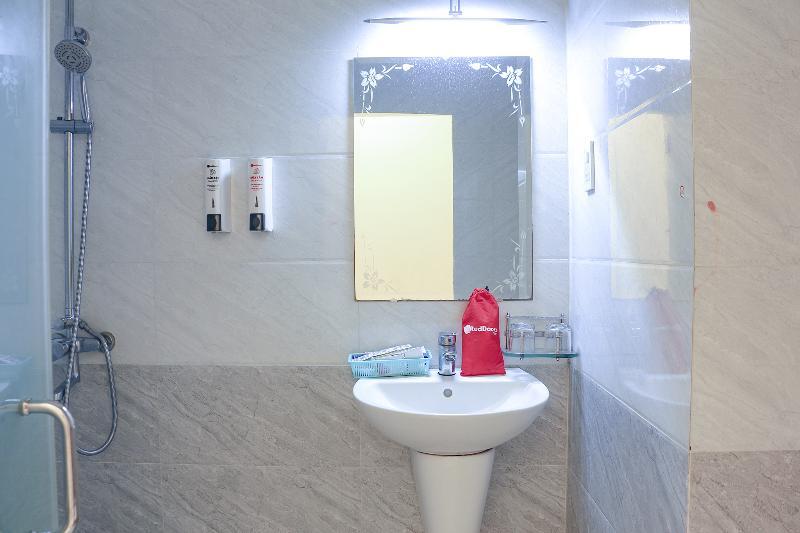Reddoorz Plus @ Dong Den Street Khách sạn 3*