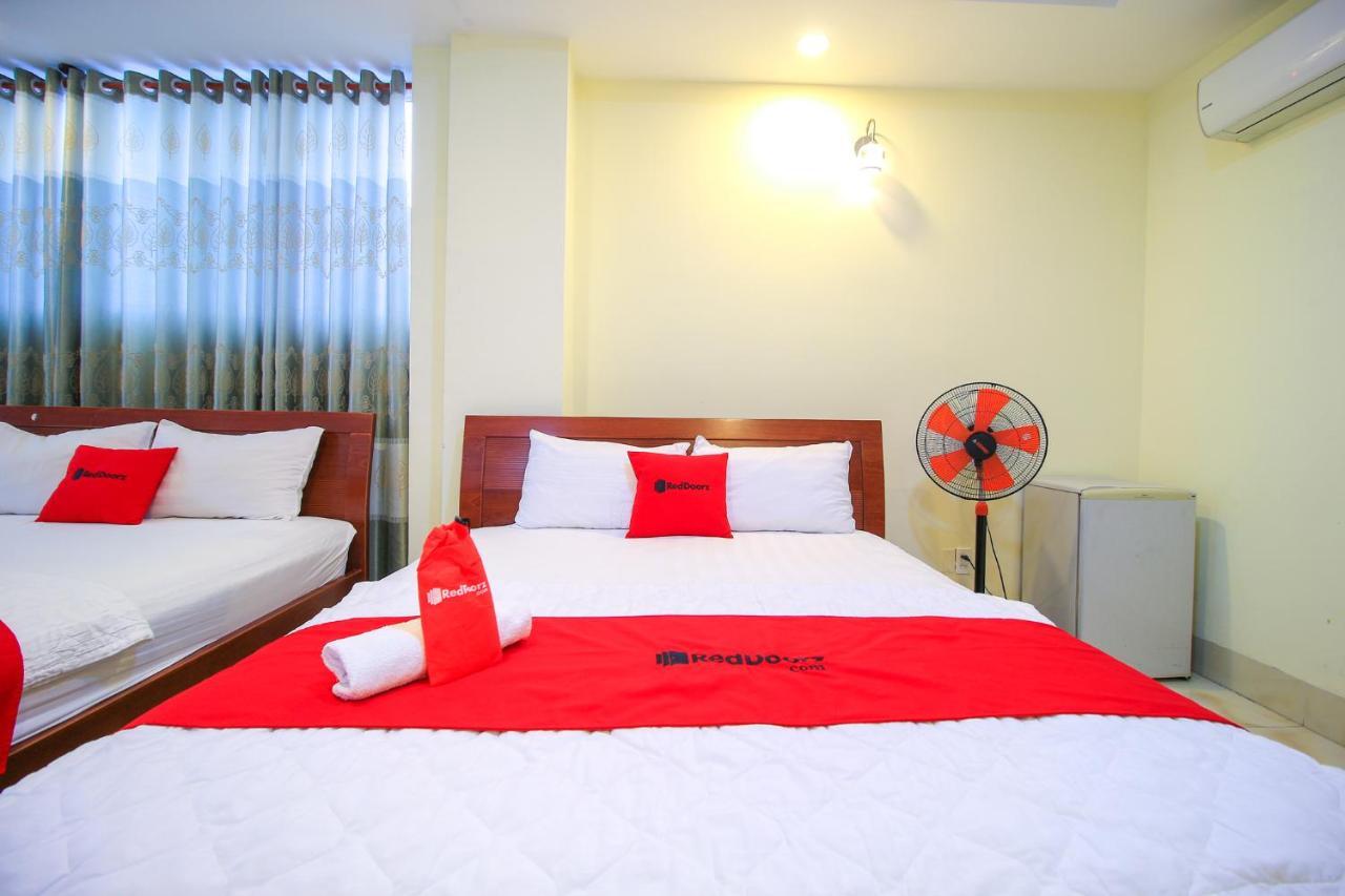 Khách sạn Reddoorz Plus @ Dong Den Street 3*