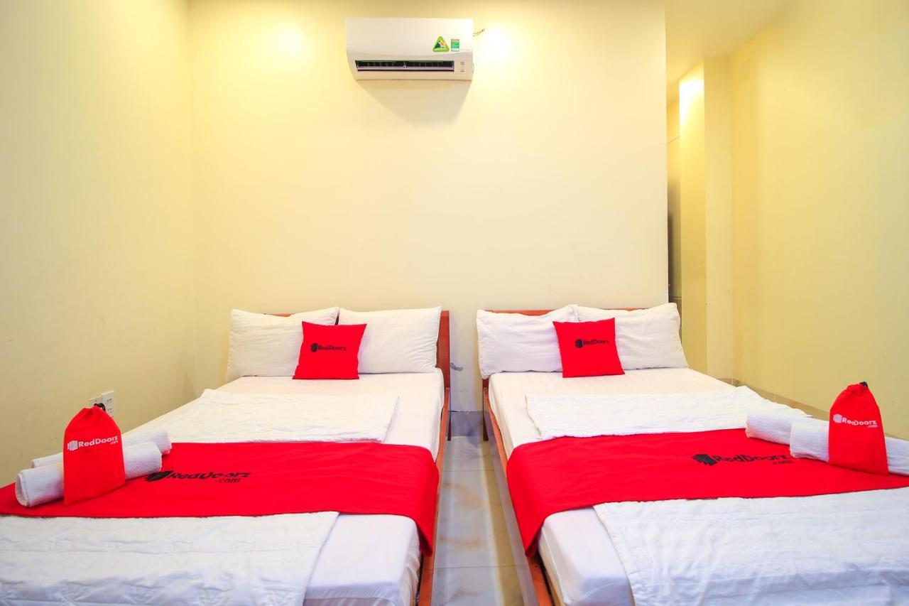 Khách sạn Reddoorz Plus @ Dong Den Street TP. Hồ Chí Minh