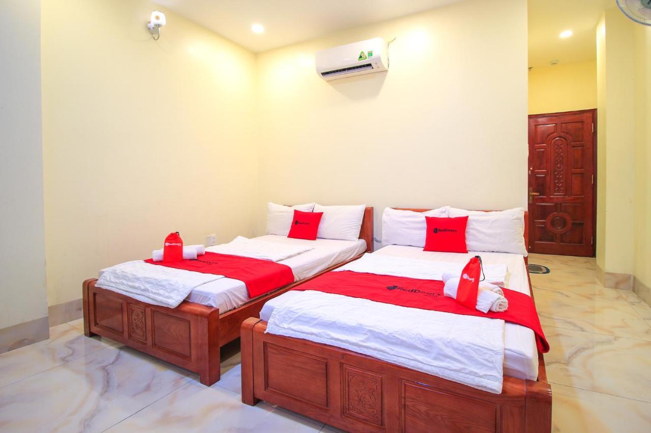 Khách sạn Reddoorz Plus @ Dong Den Street TP. Hồ Chí Minh
