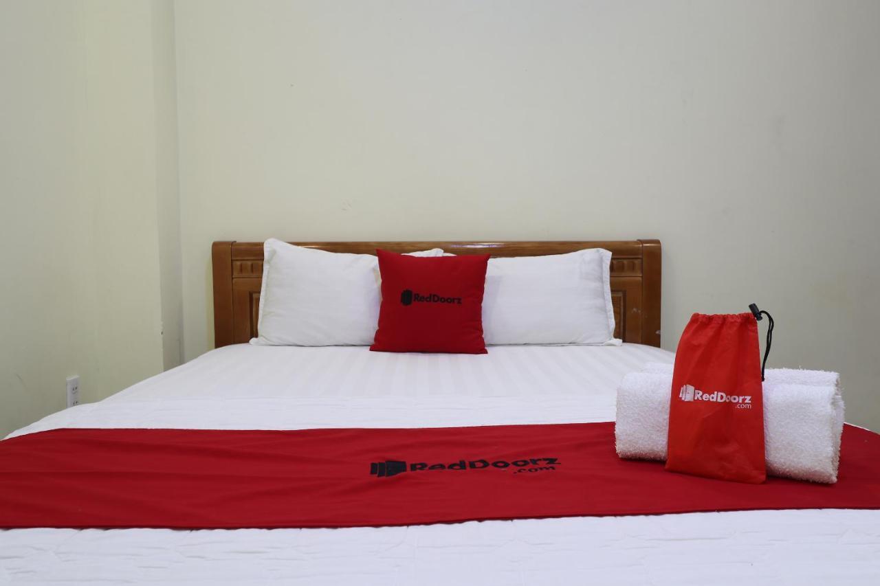 Khách sạn Reddoorz Plus @ Dong Den Street 3*